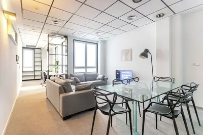 Image de 3 double bedroom apartment in the Plaza del Ayuntamiento, Valencia, Spain