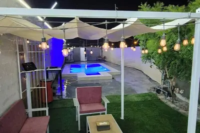 Image de Chalet avec piscine privée et petit-déjeuner