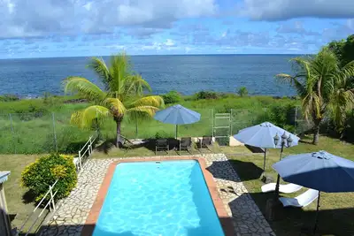 Image de Appartement avec vue imprenable sur la mer. Dix minutes de la plage et commerce.
