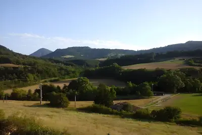 Image de Appartement 'À La Campagne' avec Vue sur la Montagne, Terrasse Privée et Wi-Fi