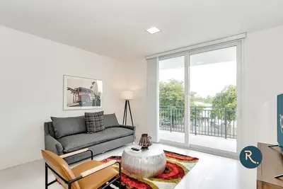 Image de Roami at Grove 27 | Coconut Grove | 1br