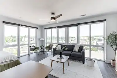 Image de Amazing Downtown Getaway | Kitchen & In-unit laundry | Pet Friendly