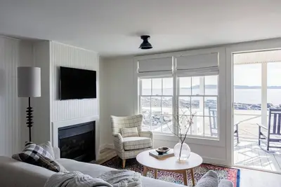 Image de Idyllic Room Perfect for Watching Sunsets and Exploring Maine’s Coastline