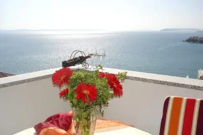 Image de A6 apartment with terrace and the sea view, 4 min walk to the beach
