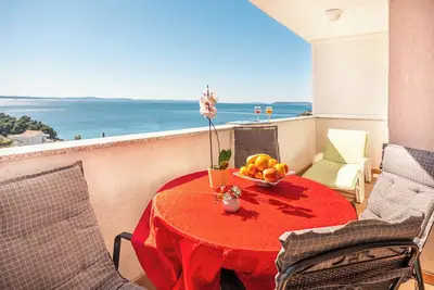 Image de A4 apartment with terrace and the sea view, 4 min walk to the beach