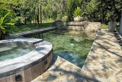 Image de Luxury Riverfront Rainforest Retreat - Designer 3br Estate + Private Cabin