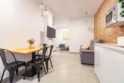 Image de Appartement 'New Cozy Next To Sta 2' avec Wi-Fi et Climatisation