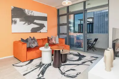 Image de Chic 2-Bedroom Apartment at The Axis, Century City