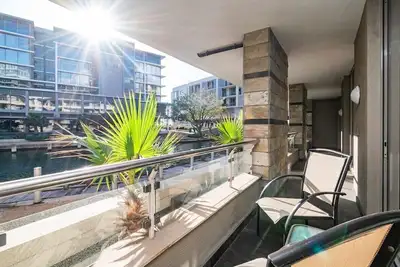 Modern Harbour Hideaway