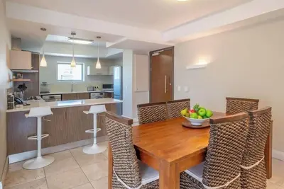 Image de Amazing canal views with secure parking