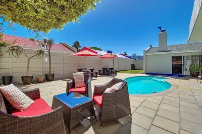 Image de Tranquil Family Escape: Pool, Balcony