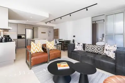 Image de The Braemar 2-Bed in Prime Green Point with Pool