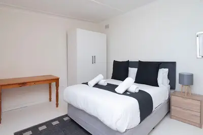 Image de Spacious Five Bedroom House in Charming Rosebank