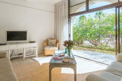 Image de Prince Edward Mansions Beachside Stay