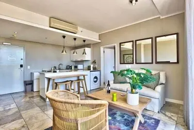 Image de Modern apartment with roof top pool
