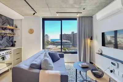 Image de Sunny, bright, secure- Promenade apartment with Wifi