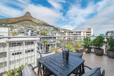 Image de La Rhone Lion's View Retreat