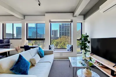 Image de City Oasis Apartment with Rooftop Pool!