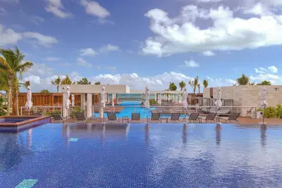 La Amada - Privacy, Security & Steps to the Beach