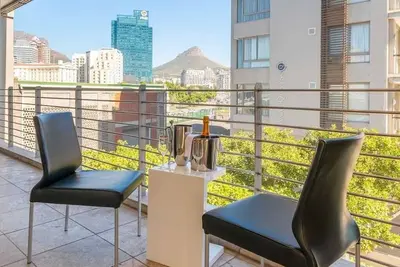 Image de V &A waterfront CanalsAirconWrap around balcony!