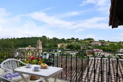 Wine Escape by Fidalsa