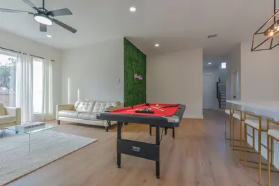 Image de Spacious Houston Duplex | Pool Table, Board Games & Free Parking