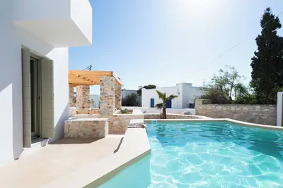Image de Two-Bedroom Residence with Independent Pool By Triotissa Local Living A