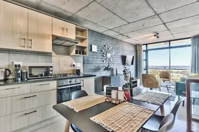 Image de Milnerton Family Getaway - 2br with Pool Access