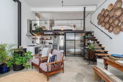 Image de \"The Old Shop\" loft apt in the heart of Kalk Bay