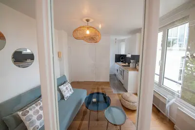 Image de \nCozy, stylish 1br in central Paris offering comfort and Parisian charm Knib