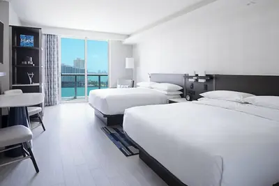 Image de Elegant Brickell Suite | Bay Views, Pool, Gym & Steps from Downtown Hotspots