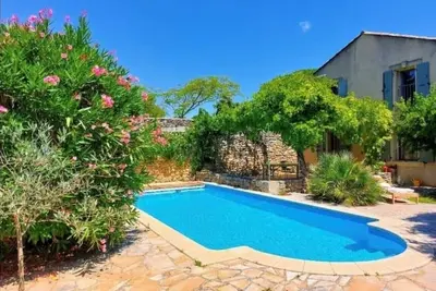 Image de Maison de caractère avec piscine au coeur de la Provence - Grillon