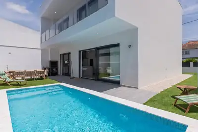 Image de Villa Aroeira w/ Pool by LovelyStay