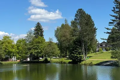 Image de Quiet vacation apartment with lake view, fiber optics & parking - ideal for families