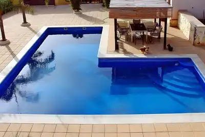 Image de Maison de Vacances 'Oasis' avec Piscine Privée, Wi-Fi et Climatisation