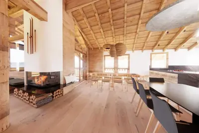 Image de Chalet, à 300m des pistes de ski, terrasse, cheminée ou poêle à bois, parking, télévision