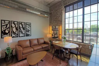 Image de Chic Ultramodern Studio Loft w/ Designer Features