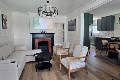 Image de Newly Renovated Historic 4br Retreat • 10 Min to Downtown Cincy