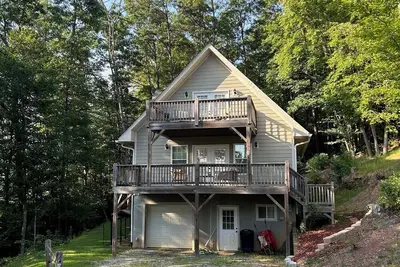 Image de Beat the winter time blues with a mountain escape with a 3-bed house in Etowah.