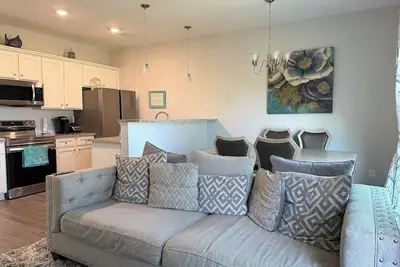 Image de Minutes to Fort Jackson! Family Friendly 3-bed Townhome - Sleeps 5 w/ King Bed