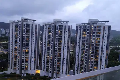 Image de This is a beautiful, apartment, located in the midst of forest and mountain.