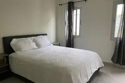 Image de Cozy 2-bedroom apartment in enjoyable Oyster Pond with Ocean View