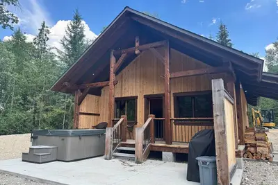 Image de Explorer Creekside Cabin