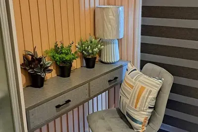 Image de Bright & Stylish Retreat\nModern Comforts in Serene Setting\nHome Sweet Home