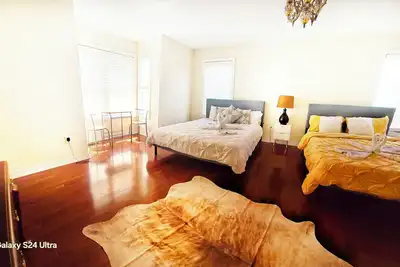 Image de Luxurious private Master bedroom