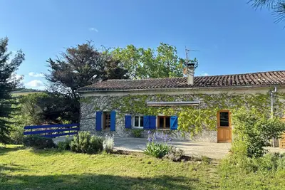 Image de Gîte rénové et climatisé avec jardin privé \n « Aux Volets Bleus »