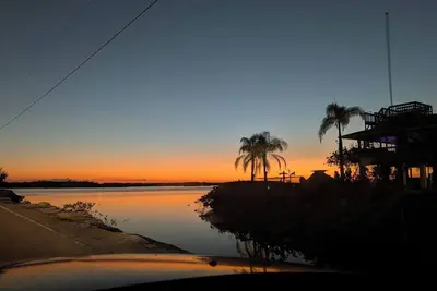 Image de Unique Waterfront Treetop Loft House Sleeps 6