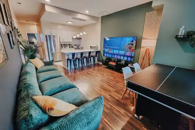 Image de Lux Convention / 4 King Beds / 85\" Tv / Pool Table