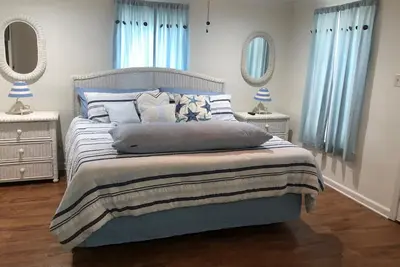 Image de Quiet country home across from False River on Island Road