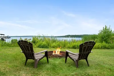 Image de Waterfront Crooked Lake Getaway